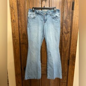 L.e.i. Ashley Trouble Flare Jeans size 13 inseam 31 (E-19)